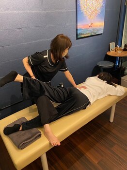 イーショット アンド イーストレッチほぐし(E-SHOT ＆ E-ストレッチほぐし)の写真/【鹿児島中央駅マッサージ】デスクワークの疲れを解消する極上のリラクゼーション体験をしませんか？