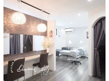 ダイヤモンド リリー(Diamond Lily)の雰囲気（白とグレーを基調とした上品で落ち着いた雰囲気です♪）