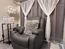 アマナ ネイル(A.mana Nail)の雰囲気（【完全個室】リクライニングチェアなので背術時間も疲れにくい！）