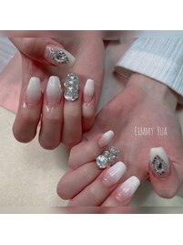 スカルプ白グラデとキラキラ