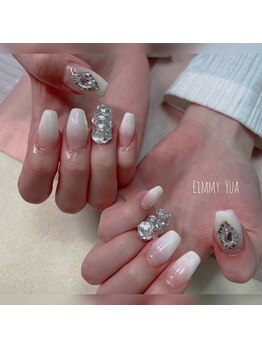 スカルプ白グラデとキラキラ