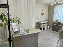 and...Gemini.ネイルサロン店内。