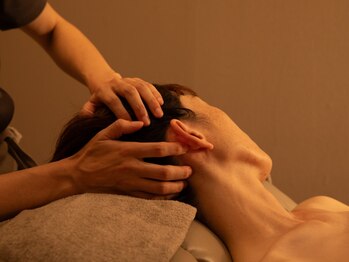 ククープラス(COU COU+)の写真/男女問わず人気◎眼精疲労＋ヘッドマッサージで疲労感を解放！施術後は目の大きさや見開きの良さに感動