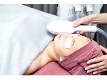 ドクターアリィ(Dr.ALII)の写真/【光フェイシャル◆今だけ8000円→5000円！】何をしても変わらなかったお肌悩みに◎土台から肌質改善！