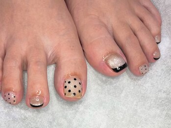 ファルファラ(farfara)の写真/フットネイルで年中、足元も素足美人に♪サンプルデザインも豊富でウレシイ★季節の定額も人気♪