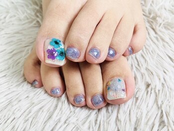 エーネイル(A-nail)の写真/足元まで抜かりなくオシャレを演出★シンプル～華やかまで◎お部屋でもお外でも見る度に気分上がる爪先へ♪