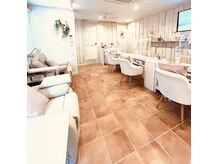フェリンク 茅ヶ崎店(Felink)の雰囲気（店内は映画など観ながらお過ごしいただけます。個室有り。）