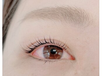 スタイルドアー(style door)の写真/大人の美しさを引き出し、自然に印象が高まる扱いやすいまつげへ♪