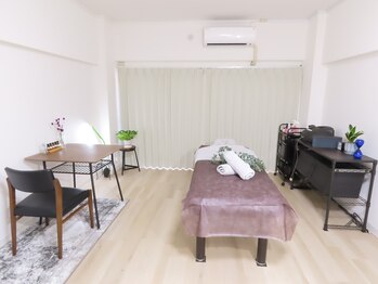 アロマリンパマッサージ アンド オーガニックフェイシャル フランジパニ/広々空間でリラックス1