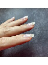 美フォルム形成 × フィルインベース/自爪に負担が少ない一層残し導入サロンへ/オフ剤不要/自爪を健康に