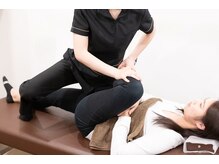 モア整体院 薬院店/骨盤周りのストレッチです！