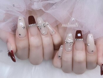 ミリミリ 本店(milimili)の写真/【自然に長さ出し×うる艶フォルム】補強も◎ロングネイルで”ワンホン/中華ネイル”が可愛い♪パーツ豊富!