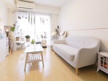 ビューティーアンドリラクゼーションサロン ブルートパーズ(Blue topaz)の雰囲気（お洒落な植物と雑貨で飾られた癒しのカウンセリングルーム）