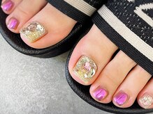 ヴェリアス(VARIOUS)の雰囲気（フットネイルもギラギラに◎）