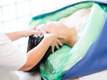 リュクス  Luxe＋tkm 南船場の写真/[代謝が悪く浮腫みがひどい/首・肩が回らない方に]滝汗ヘッドスパ+首肩腕リンパマッサージ￥19800→￥13500