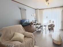 Private nail salon elf.