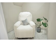 【リラック空間で施術】ふかふかのリクライニングソファで至福のひとときを 