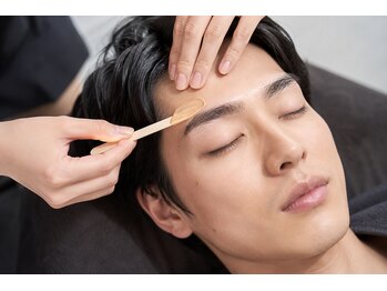 スムース ホワイトニング(SMOOOTH WAX)の写真/初めての人オススメ。眉を整えるだけで、清潔感も第一印象も変わる。自然な好印象眉へ。