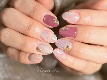 エルモッサ(Hermosa)の写真/【大人女性の指先を彩る上品ネイル◇*】豊富なデザインの中からあなたの理想のネイルがきっと見つかる♪