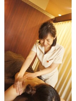 ラファアイランド別館 小倉守恒/ゲルママッサージ　背面施術例