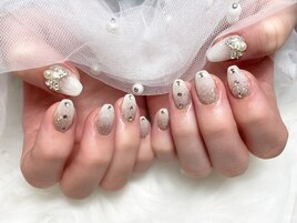 キラキラホワイトネイル