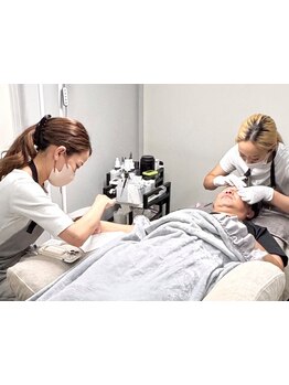 ネイル・アイメニューの同時施術が可能