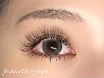 フロムネイルアンドアイラッシュ 神戸三宮(from nail&eyelash)の写真/丁寧なカウンセリングで1人1人に似合うデザインを!初心者にもオススメ☆(LED/バインドロック/上下エクステ)