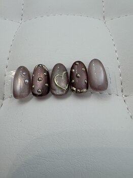 エム ネイル アンド アイ(M NAIL and EYE)/苺×ハート