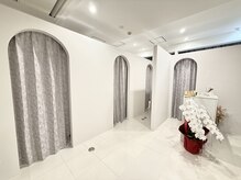 スリーシーズアイブロウ 上本町店(3C's)の雰囲気（こだわりのまぁるい個室でゆったりお過ごしください #韓国 #谷九）