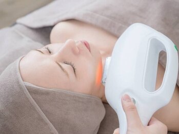 リリーココ(Lily Coco)の写真/【長年のシミ、諦めていたシミも改善♪】ピンポイントケアや全体的にも照射可能◎透明感のあるツヤ美肌へ◎