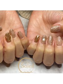 ベージュ×ゴールドミラー