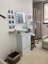 ホワイトニングショップ あおもり新町店/室内　半個室2