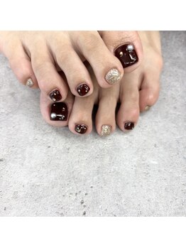 Bordeaux &nbsp;&nbsp;× &nbsp;&nbsp;gold