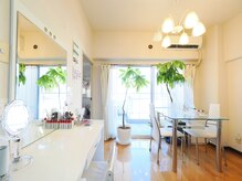 ディア リブレの雰囲気（白と緑が基調の明るい店内。アロマの香りと自立神経整う音楽を♪）