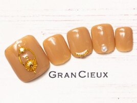 シンプルベージュフットネイル