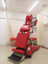 ほねつぎ入野はりきゅう接骨院/トムソンテーブル