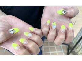 蛍光夏ネイル