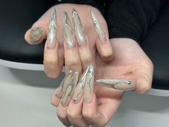 ナナ(Nana)の写真/【ハイセンス×スピーディー★】ゴージャスにしたい方にオススメ★長さ出しでどんな爪も美しいフォルムへ！