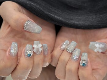 春っぽい水色ネイル