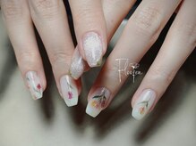 フローフェン(Floofen)/チューリップネイル