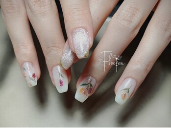 フローフェン(Floofen)/チューリップネイル