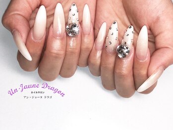 アン ジョーヌドラゴ/【ロングネイル】ホワイトグラデ