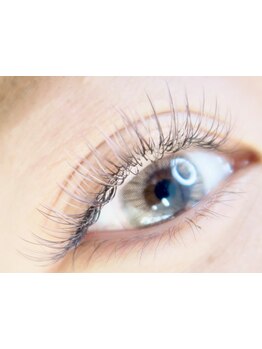 ナチュラル上品な目元にしたい