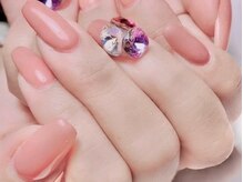 ニケネイル(Nike nail)/ワンカラー　ビジュー盛り