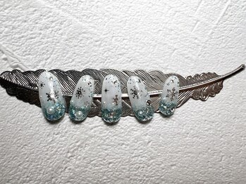 ラウレアルア(Laure’a lua)/雪の結晶ネイル