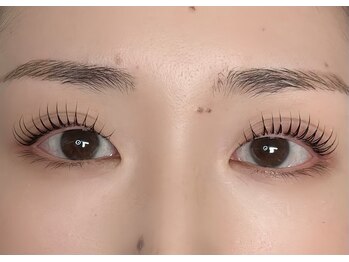 リアン(Lien.)の写真/「美シルエットが長く続く☆」デザインの美しさとキープ力を両立！鏡を見るたび惚れ直す理想の目元へ