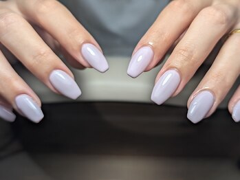 ヒュー(Heu nail)の写真/上品なワンカラーでお手元を美しく整えます♪