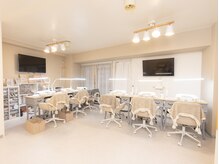 ココネイル アンド アイラッシュ(COCO NAIL & EYELASH)の雰囲気(広々とした空間でお過ごしいただけます♪)