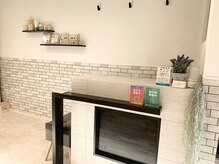 フミ(FMI)/サロン内装（レジカウンター）