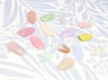 オフィスに最適なシンプルネイル。ワンカラーやグラデーションなど季節やトレンドに合わせたお色みで♪